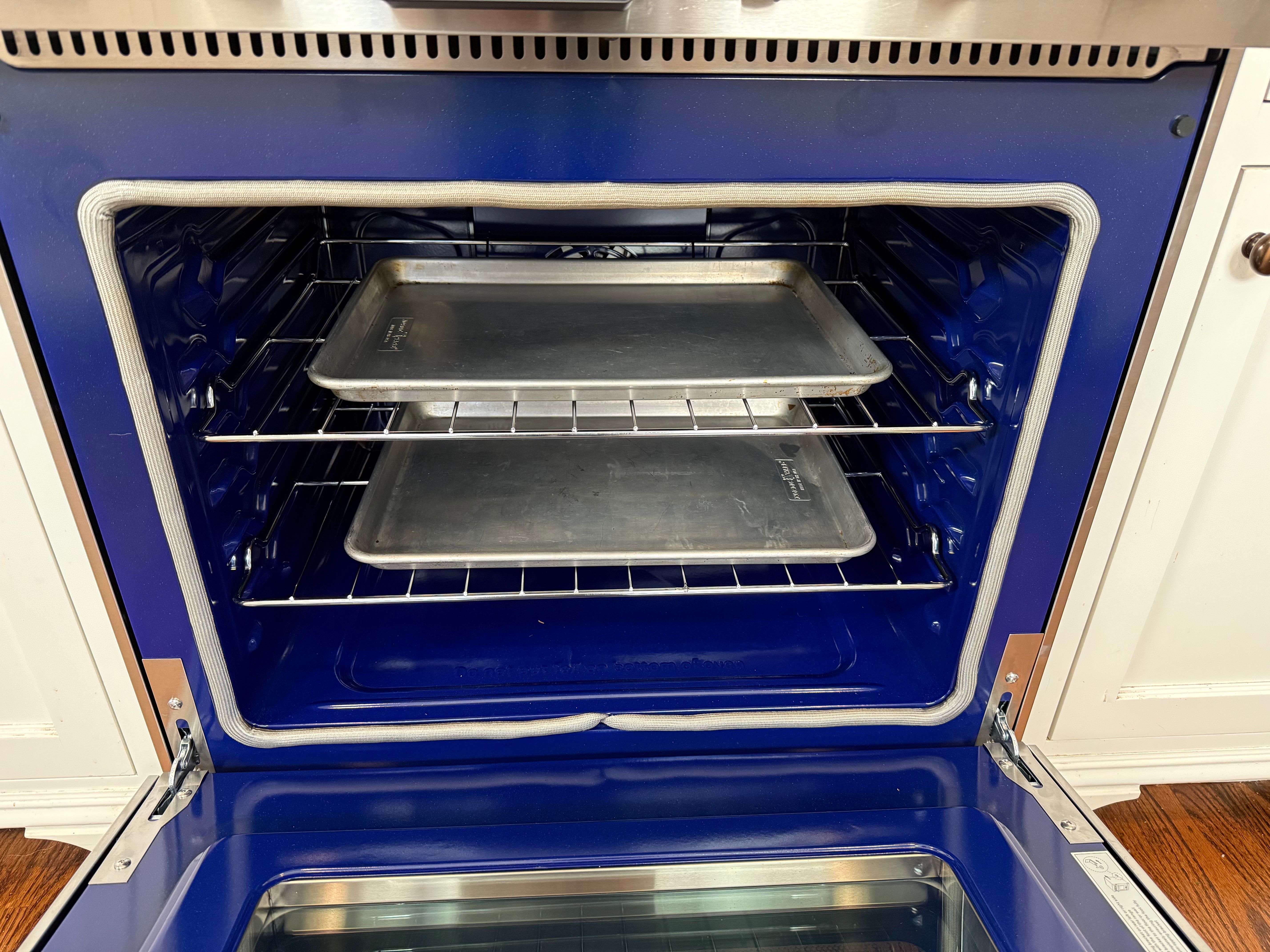 Oven with two 1/2 sheet pans